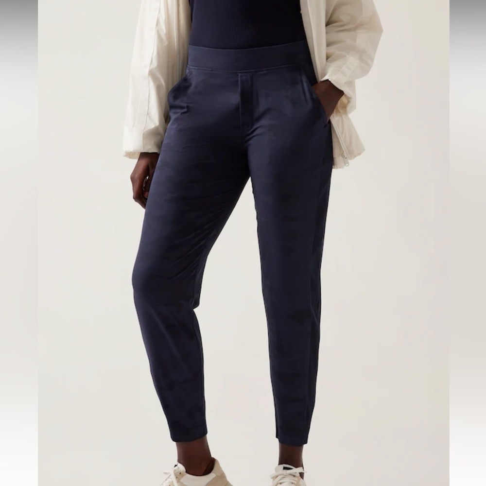 Athleta Brooklyn Ankle Pant camo Navy Size 10